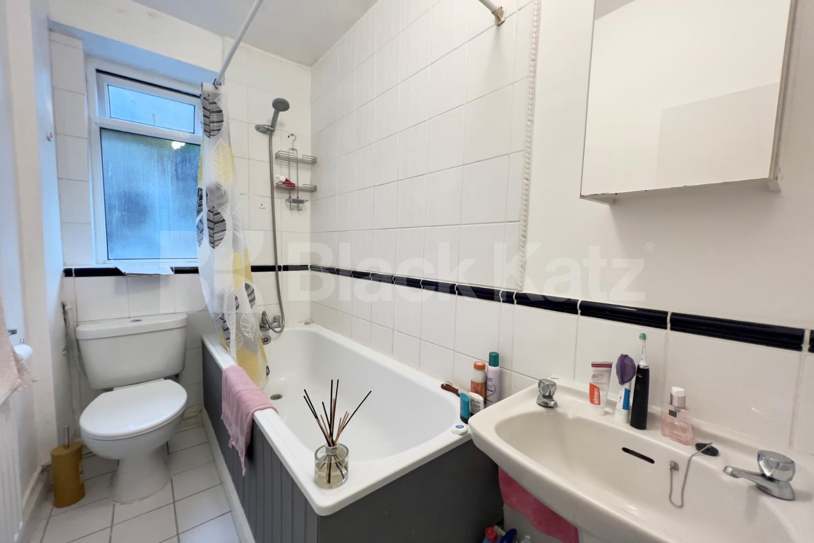 Superbly located between Borough Station and Elephant and Castle Station Bath Terrace, Borough